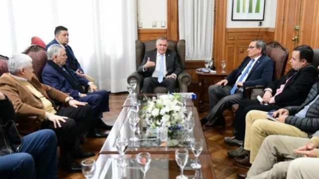 Reunión clave entre el Gobierno y los 14 representantes de los ingenios azucareros para recomponer el precio del bioetanol 