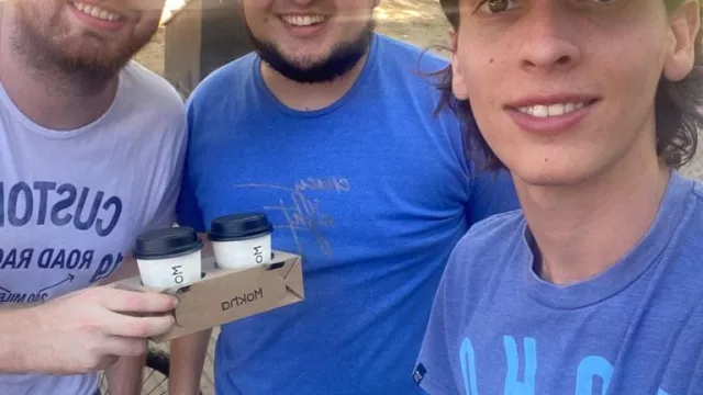 Mokha Cafetería, el carrito cafetero tucumano que recorre la plaza Hipólito Yrigoyen (zona de Tribunales)