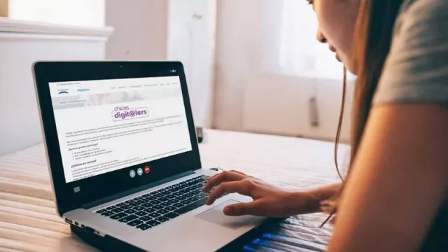 Telecom lanzó una nueva edición de Chicas digit@lers, el programa que brinda cursos gratuitos de programación y tecnología 