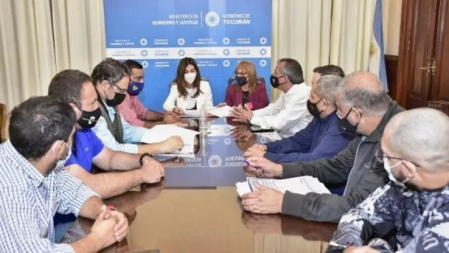 Se firmó un acuerdo de incremento salarial del 59% para los trabajadores de Vialidad (se pagará en cuatro tramos) 