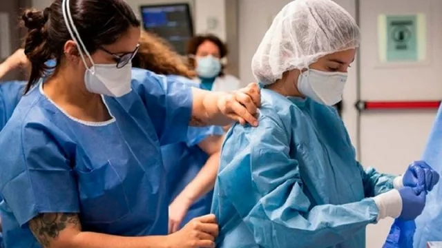 Pensión vitalicia para familiares de víctimas de Covid-19: de cuánto es el monto y quiénes pueden gestionarla 