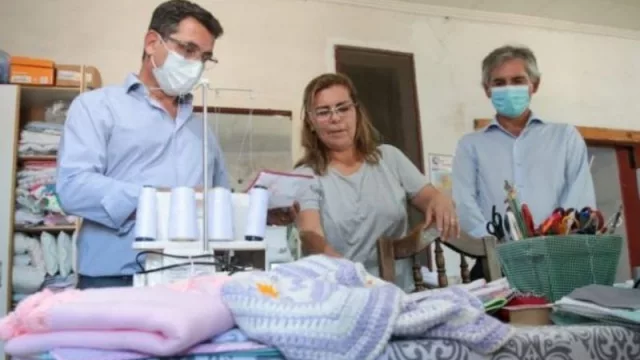 Economía social: una emprendedora tucumana recibió una bordadora digital para potenciar su trabajo 