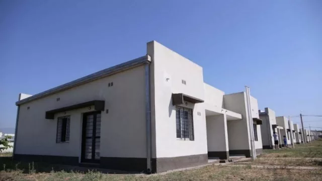 Casa propia: el Gobierno tucumano decidió suspender el aumento en las cuotas de las viviendas 