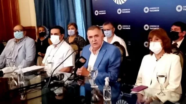 Prorrogan el pase sanitario en Tucumán e incluyen la dosis de refuerzo en el carnet de vacunación 