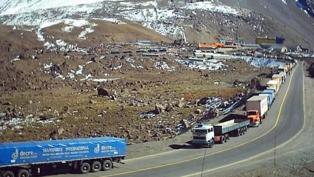 El transporte de cargas vuelve a marchar por las demoras en alta montaña