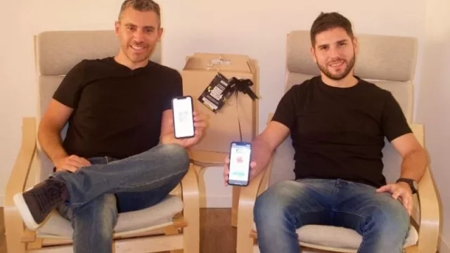 Estos dos argentinos revolucionan el mercado de los regalos y tarjetas virtuales: los premió Jeff Bezos