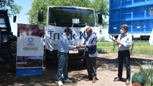 Para potenciar la producción cañera, se hizo la entrega de maquinaria a una cooperativa de Tucumán (inversión $ 13 millones) 