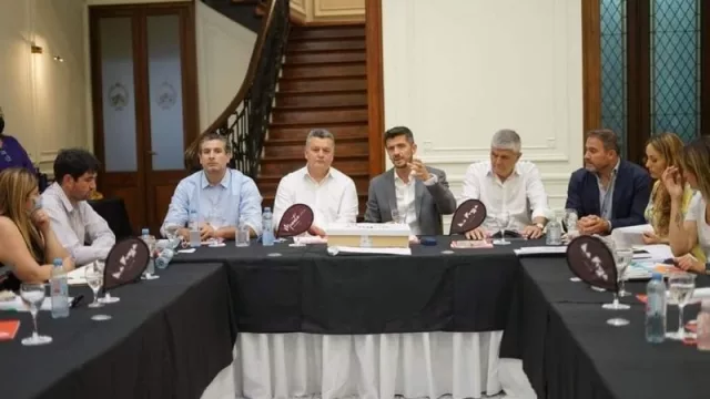 Turismo se prepara de cara para el verano 2022: proyecta líneas de créditos para el sector 