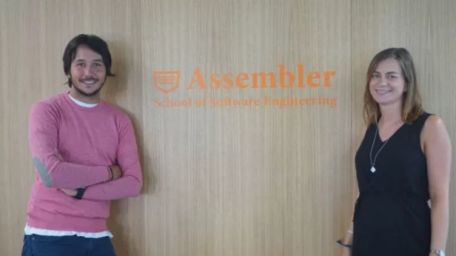 Muchas universidades prometen salida profesional, pero en Assembler School sólo pagas la formación si encuentras trabajo