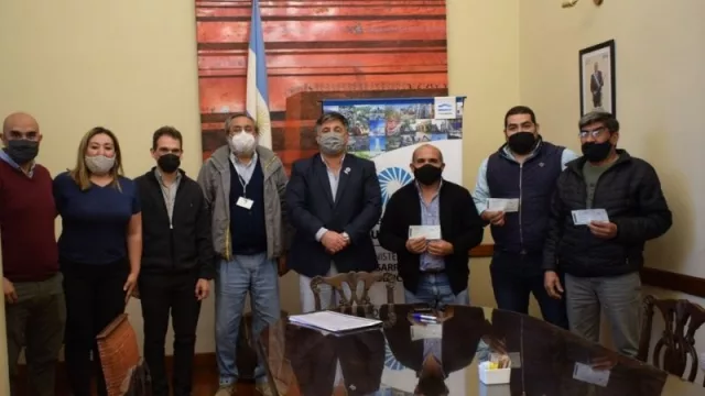 En el marco del Plan Social Minero, el sector ladrillero de Tucumán recibió cheques destinado a la compra de maquinaria 