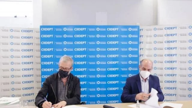 Firman un convenio de cooperación para fomentar la inserción laboral de jóvenes egresados de Tucumán