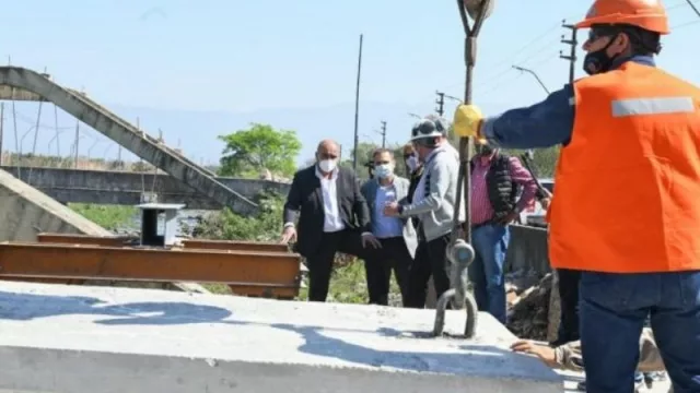 Obras de infraestructura: con una inversión de $ 70 millones avanzan los trabajos del puente carretero en Manantial Sur 