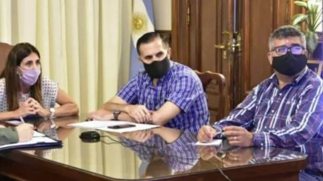 Reunión clave: construirán terminales de ómnibus en municipios y comunas de Tucumán 