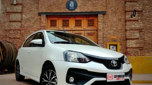 El costo mensual de mantener un auto como el Toyota Etios