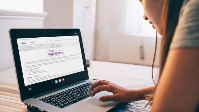 Telecom incentiva la vocación digital con el ciclo de charlas Mujeres Digit@lers