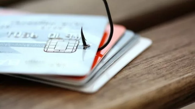 ¿Puede mi banco enviarme una tarjeta de crédito que no le he pedido? (sí que puede, pero…)