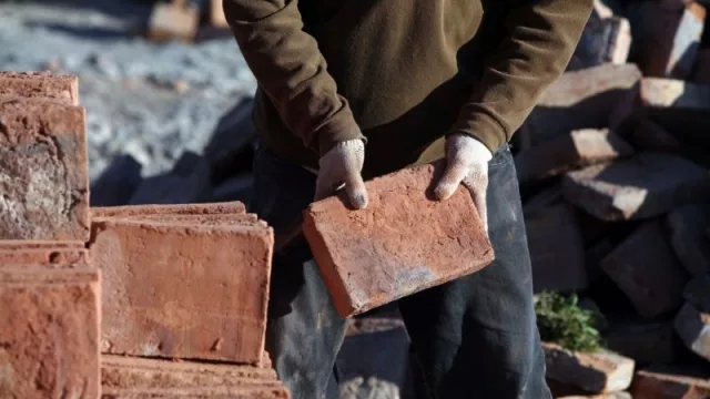 El COE autorizó la obra privada en zonas de alto riesgo epidemiológico 