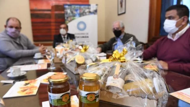 Semana de la Miel con más de un centenar de productores exponiendo sobre los diferentes tipos de producción local