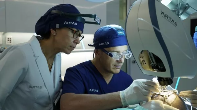 Nicolás Lusicic y Alejandra Susacasa, socios de Hair Recovery: operan el negocio y en el quirófano