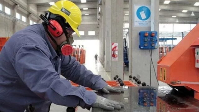 Alerta en los trabajadores: el pedido que hacen los empresarios de la UIA al Gobierno