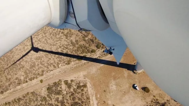 Empresa neuquina es faro en trabajos verticales para la industria eólica y petrolera