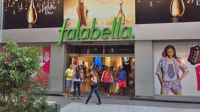 Falabella acelera salida del país: cierra sus últimos locales y sólo hará venta online
