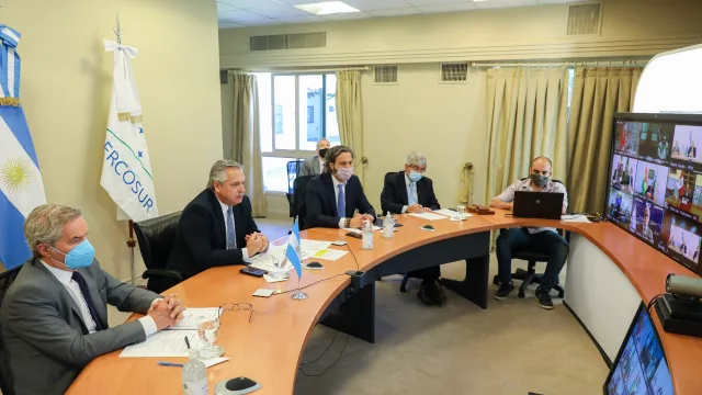 Alberto enfría los bríos aperturistas de Lacalle y Bolsonaro y frena su agenda comercial