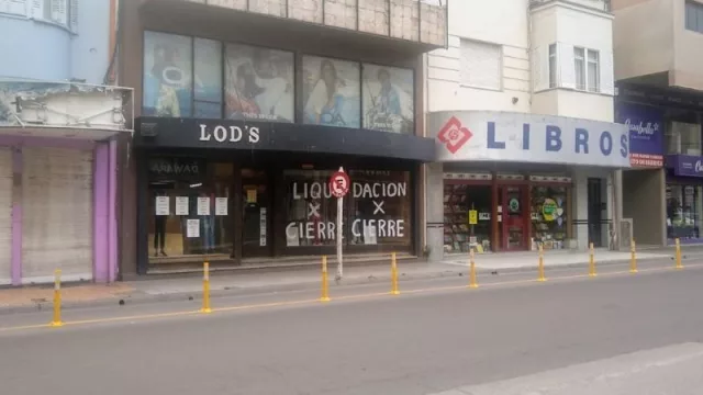 Conos en el centro: “Son una incomodidad para la gente y para el comercio”