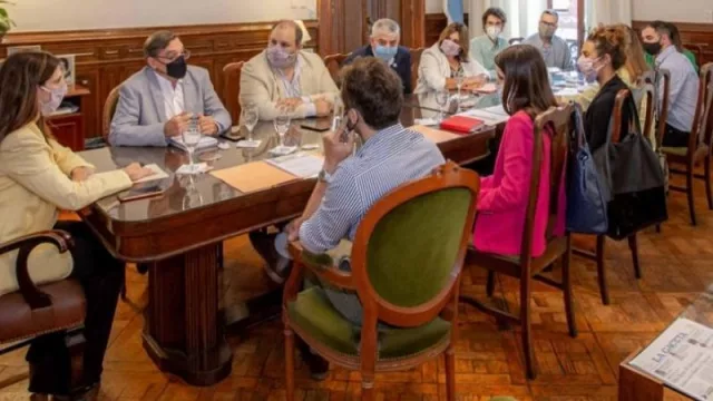 Para impulsar el desarrollo del empresariado local, avanzan en proyectos con jóvenes industriales 