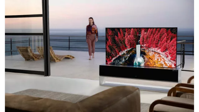 Llegó el nuevo TV que nadie sabe explicar para qué se enrolla