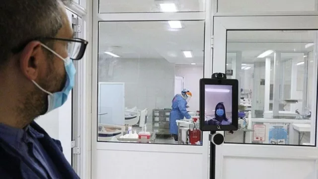 La revolución tecnológica llegó para quedarse: así funciona el robot con el que el Centro de Salud monitorea a pacientes con coronavirus