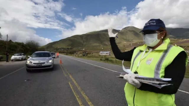 Nuevo fin de semana largo en medio de la pandemia: ¿quiénes pueden subir a los Valles y qué documentación deben presentar?