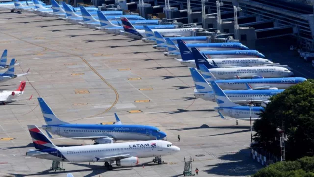 El Gobierno accede a discutir la reapertura de fronteras ante la presión global y del sector aéreo