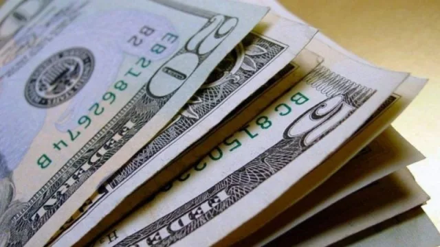 El cupo de 200 dólares en la mira: el Gobierno analiza dos nuevas opciones para no endurecer más el cepo