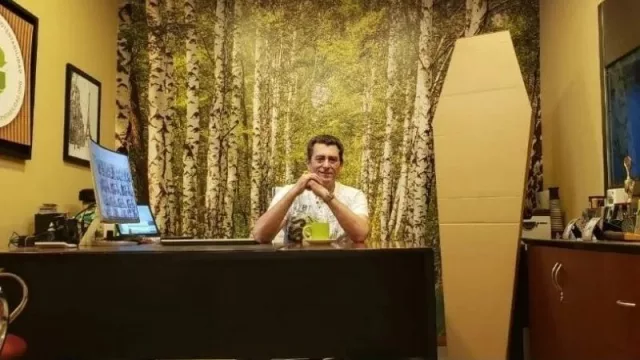 Después del ataúd de cartón, la empresa se refirió a cómo crece la demanda del polémico “kit indigente” 