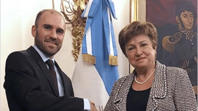 Calientan motores para negociar con el FMI desde septiembre, sin pedir más dinero