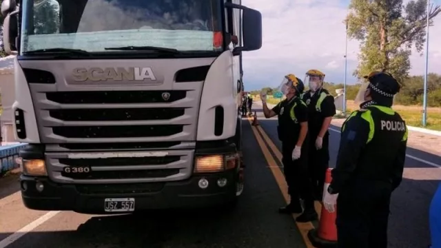 Controles viales: medidas de bioseguridad para productores y trabajadores de empresas de servicios 