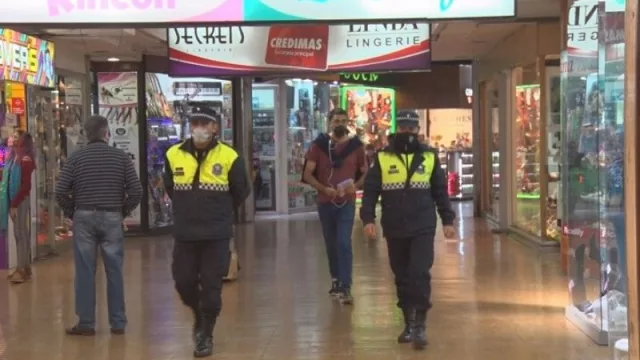 Reactivación: así controlan los negocios tucumanos luego de su reapertura