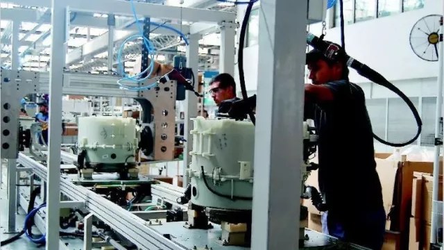 Amplían auxilio a empresas: relajan requisitos, suman actividades y apuran el pago a las grandes