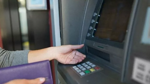 Fecha de pagos en la provincia: ¿cuál es el límite que hay para sacar plata del cajero?