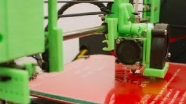 La FACET puso a disposición del Siprosa impresoras 3D para la elaboración de mascarillas protectoras