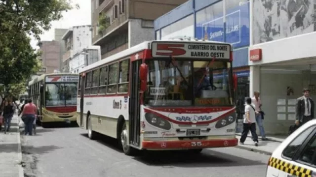 Disputa salarial entre empresarios y choferes de colectivos: ¿cómo afecta a los usuarios tucumanos?