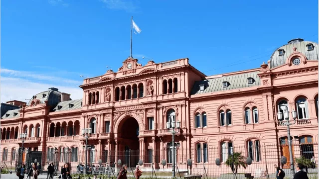 El Gobierno limitó designaciones en el Estado por seis meses