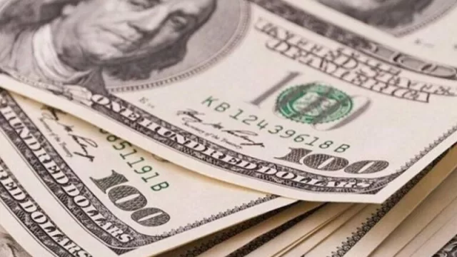 El dólar sigue ocupando el eje de todos los debates y ¿se viene a $100 en la provincia?