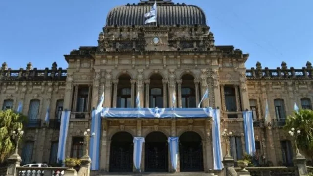 Punto por punto: conocé en detalle la normativa que “congela” las remuneraciones de los funcionarios tucumanos