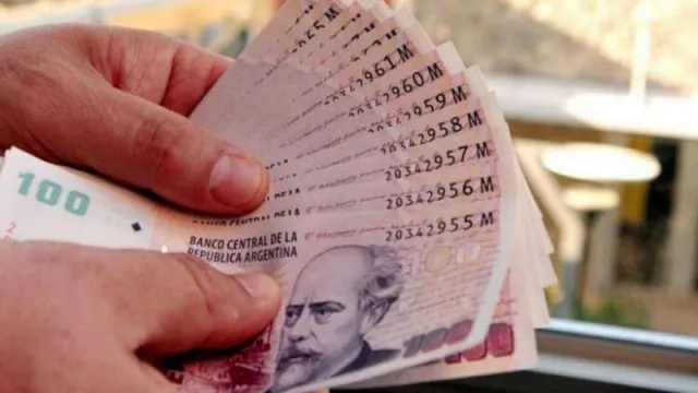 Aumento salarial para trabajadores públicos y privados: ¿de cuánto será el incremento?