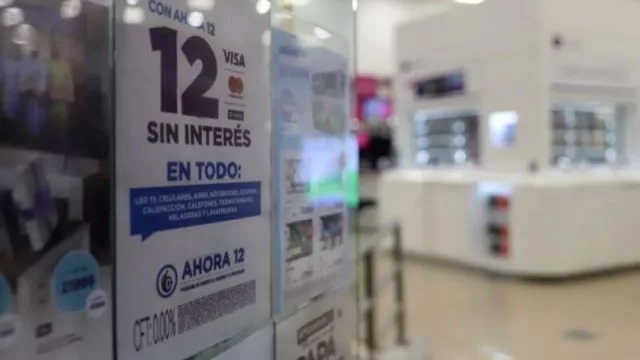 Prórroga del “Ahora 12”, y postergación de la suba de impuestos a los combustibles