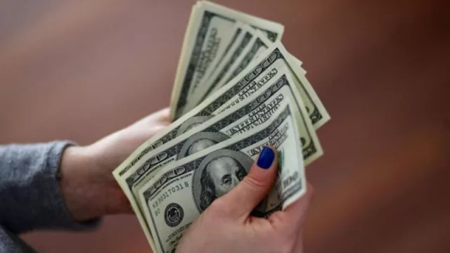 Tras el impuesto del 30%, todavía hay forma de comprar dólar legal sin recargo ¿Cómo hacerlo?