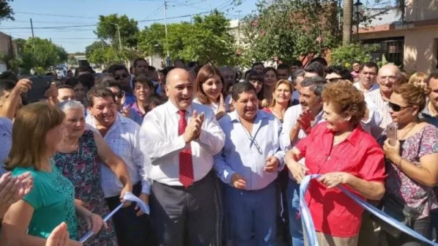 Ante la presencia de autoridades y vecinos de Famaillá, Manzur inauguró obras de urbanización 