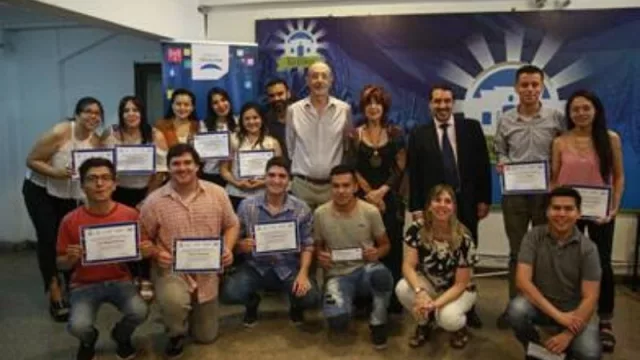 Jóvenes tucumanos fueron distinguidos por Telecom y el municipio capitalino por ser capacitados en oficios digitales